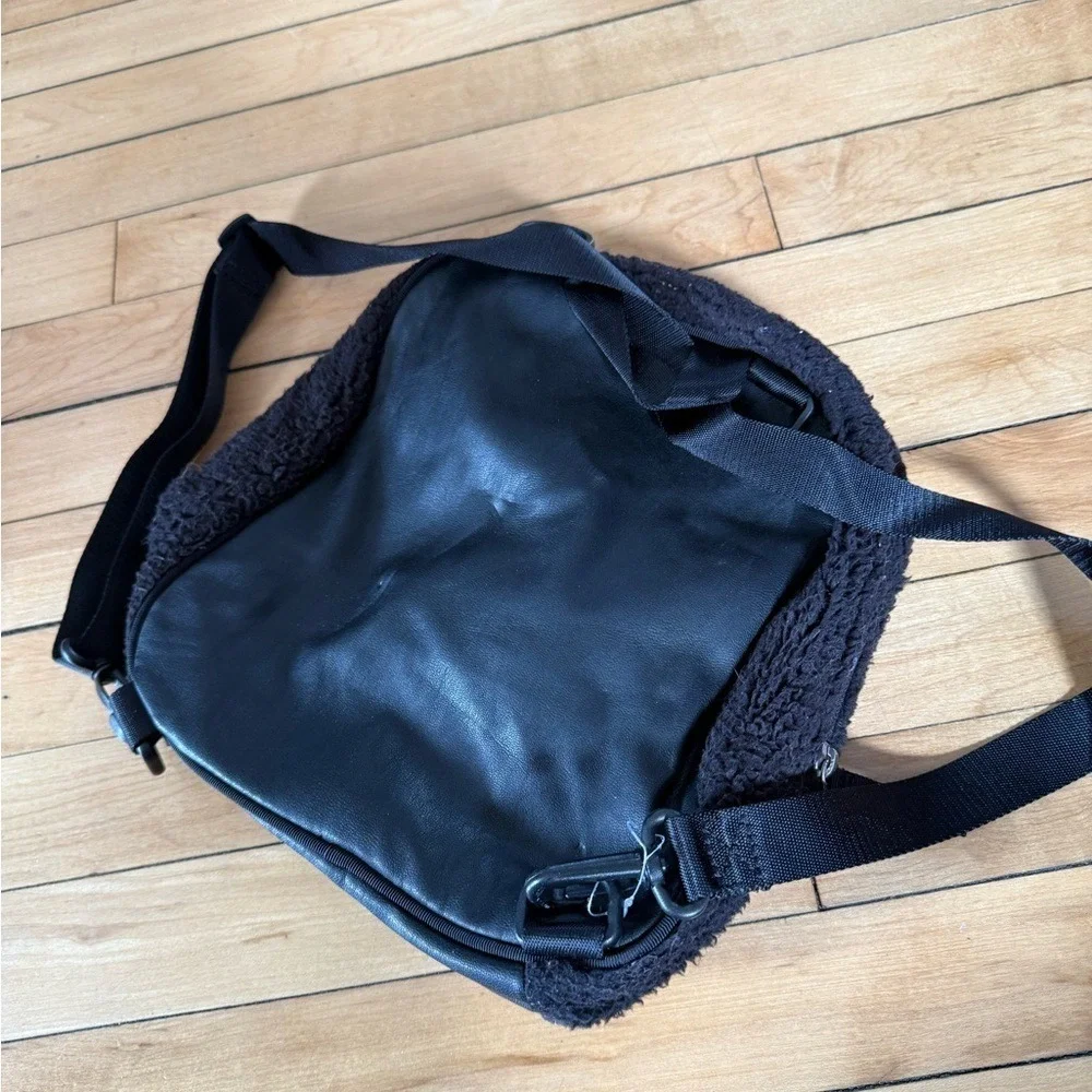Ivivaa black Sherpa‎ backpack